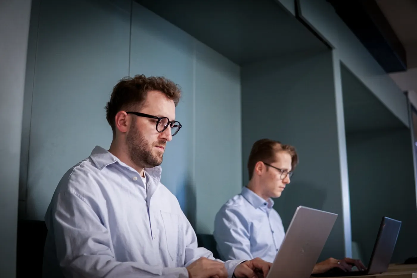 Two twinalps engineers working through a model run side by side
